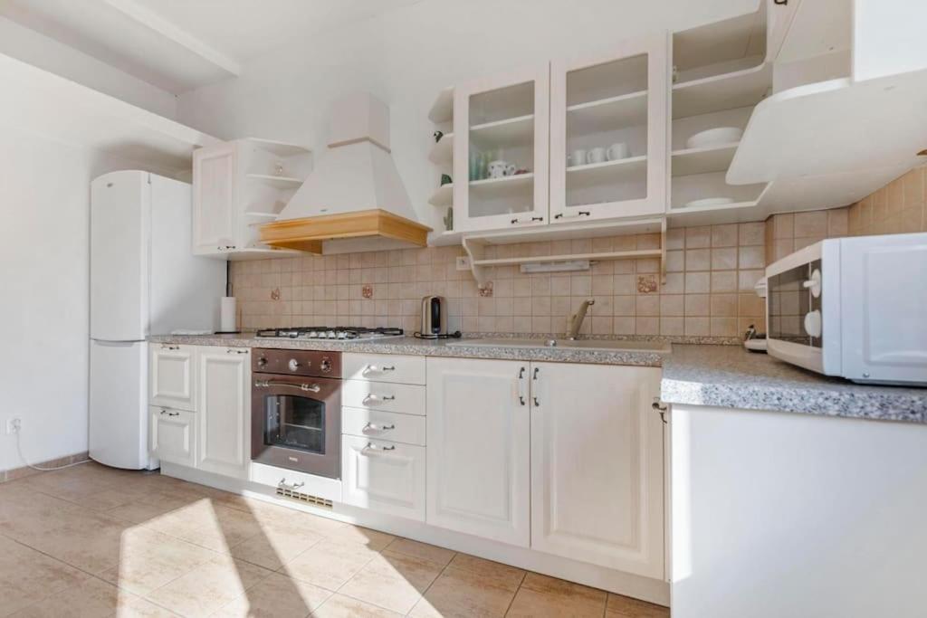 Exclusive Apartment In Centre Bratislava Luaran gambar