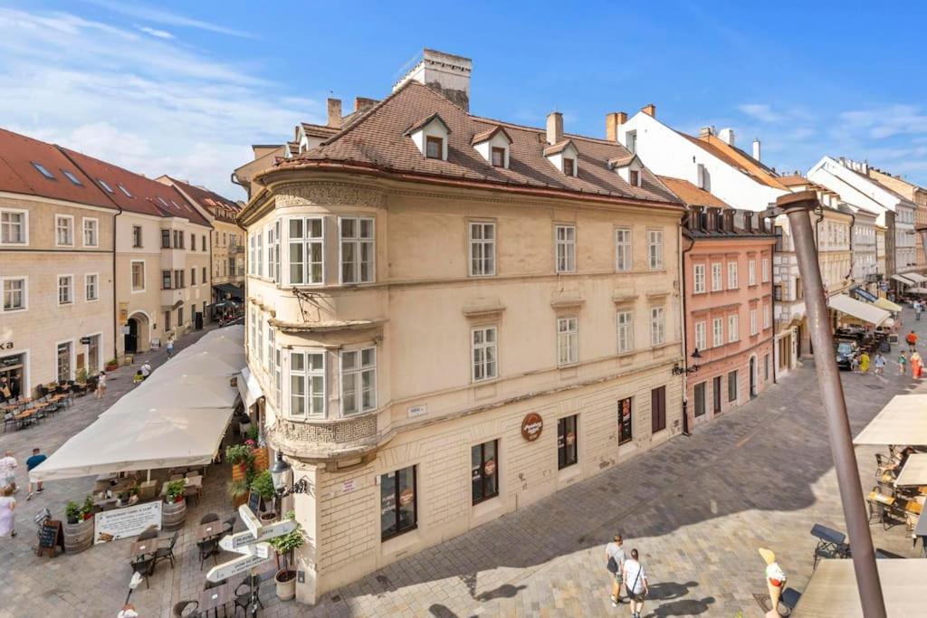 Exclusive Apartment In Centre Bratislava Luaran gambar